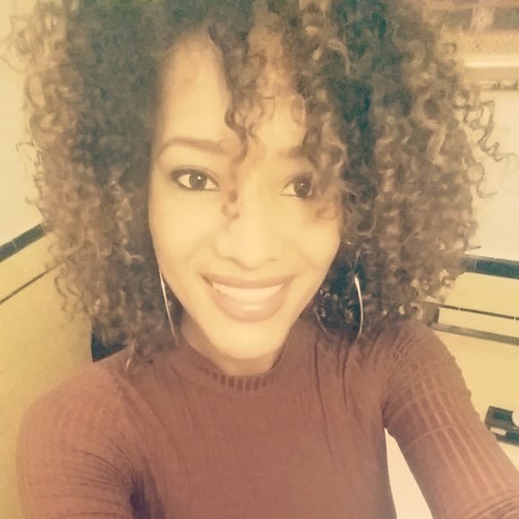 Meet your Posher, Sabrina - Picture 1 of 1